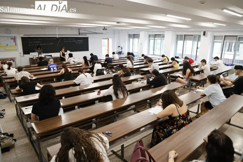 Estudiantes salmantinos en la en la Facultad de Ciencias con motivo de la convocatoria extraordinaria de la EBAU