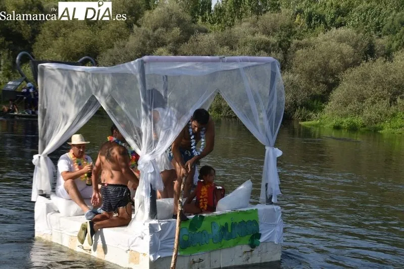Foto 10 - F&uacute;tbol, pol&iacute;tica, Shakira y Piqu&eacute;, objeto de parodia en Encinas de Arriba