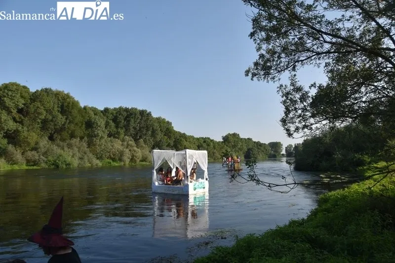 Foto 9 - F&uacute;tbol, pol&iacute;tica, Shakira y Piqu&eacute;, objeto de parodia en Encinas de Arriba