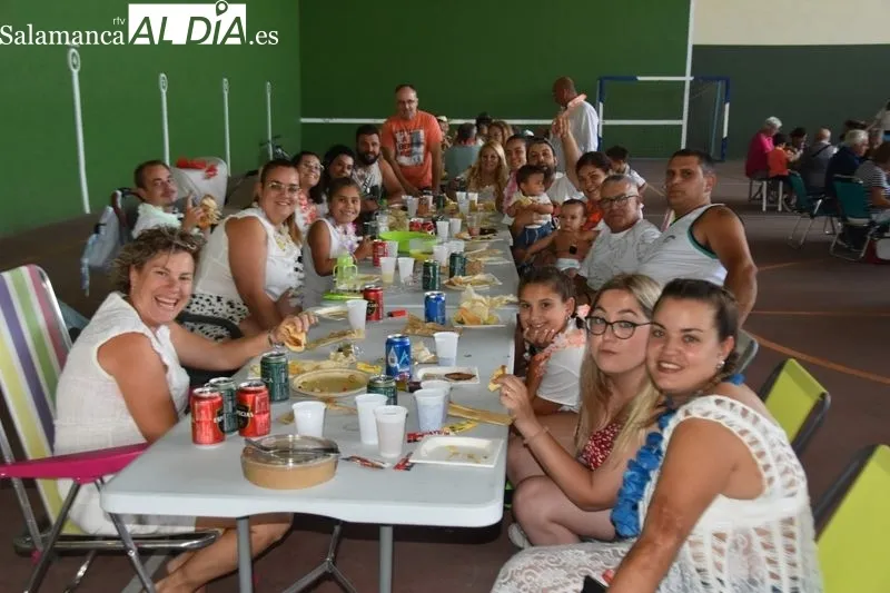 Foto 8 - F&uacute;tbol, pol&iacute;tica, Shakira y Piqu&eacute;, objeto de parodia en Encinas de Arriba