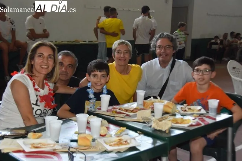 Foto 7 - F&uacute;tbol, pol&iacute;tica, Shakira y Piqu&eacute;, objeto de parodia en Encinas de Arriba