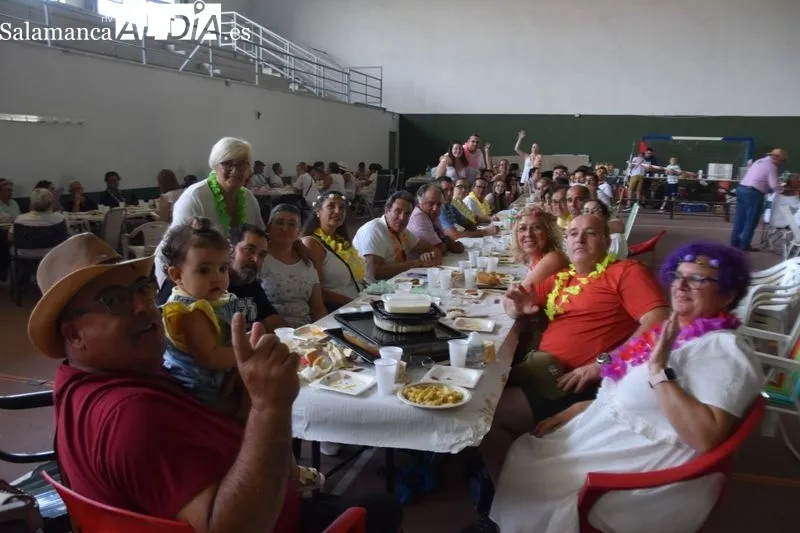 Foto 3 - F&uacute;tbol, pol&iacute;tica, Shakira y Piqu&eacute;, objeto de parodia en Encinas de Arriba