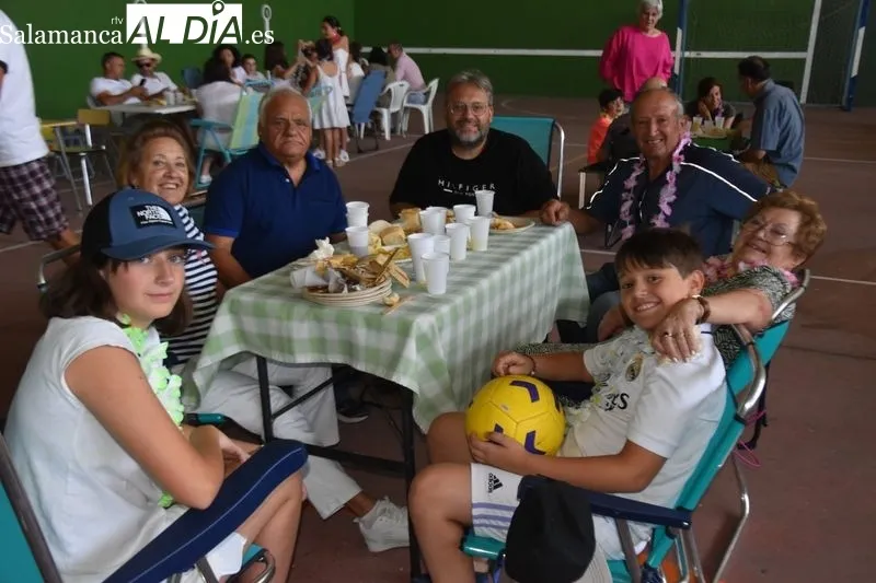 Foto 2 - F&uacute;tbol, pol&iacute;tica, Shakira y Piqu&eacute;, objeto de parodia en Encinas de Arriba