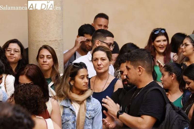 El alcalde de Salamanca, Carlos García Carbayo, recibe a alumnos y profesores de Cursos Internacionales de la Universidad de Salamanca. Foto de David Sañudo