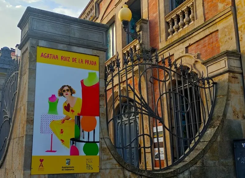 Exposición dedicada a la diseñadora Ágatha Ruiz de la Prada en el Museo Art Nouveau y Art Déco – Casa Lis