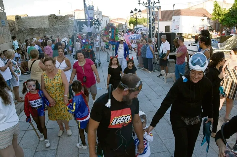El desfile de disfraces es uno de los eventos más esperados 