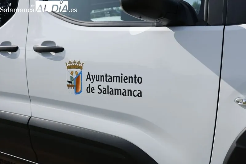 Presentación de las nuevas furgonetas eléctricas del Servicio de Mantenimiento del Ayuntamiento de Salamanca. Foto David Sañudo