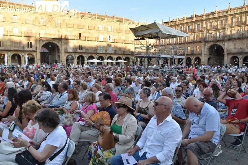 Foto 20 - La Orquesta Sinf&oacute;nica de Castilla y Le&oacute;n Joven deleita a una Plaza Mayor repleta