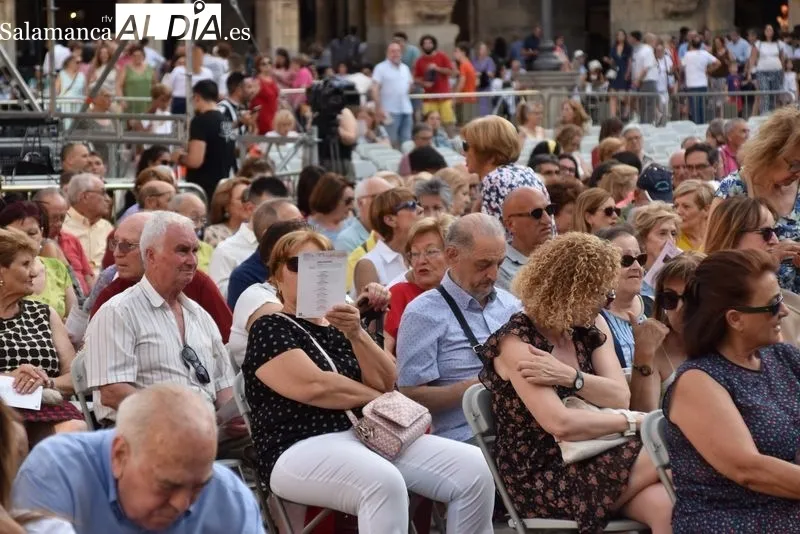 Foto 11 - La Orquesta Sinf&oacute;nica de Castilla y Le&oacute;n Joven deleita a una Plaza Mayor repleta