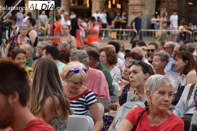 Foto 16 - La Orquesta Sinf&oacute;nica de Castilla y Le&oacute;n Joven deleita a una Plaza Mayor repleta