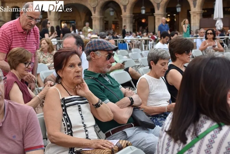 Foto 15 - La Orquesta Sinf&oacute;nica de Castilla y Le&oacute;n Joven deleita a una Plaza Mayor repleta