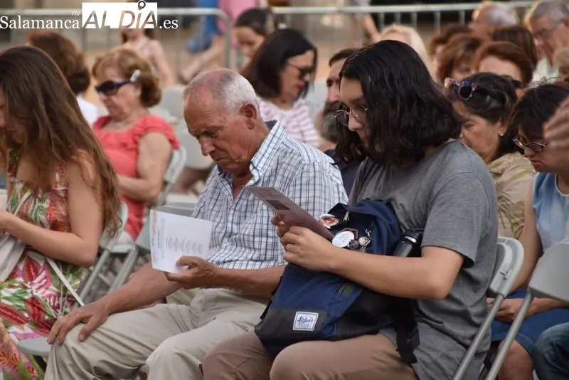 Foto 9 - La Orquesta Sinf&oacute;nica de Castilla y Le&oacute;n Joven deleita a una Plaza Mayor repleta