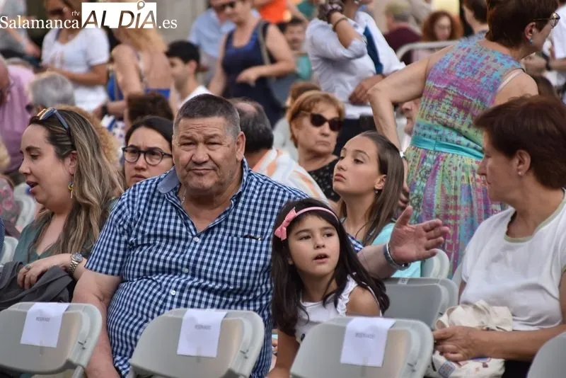 Foto 6 - La Orquesta Sinf&oacute;nica de Castilla y Le&oacute;n Joven deleita a una Plaza Mayor repleta
