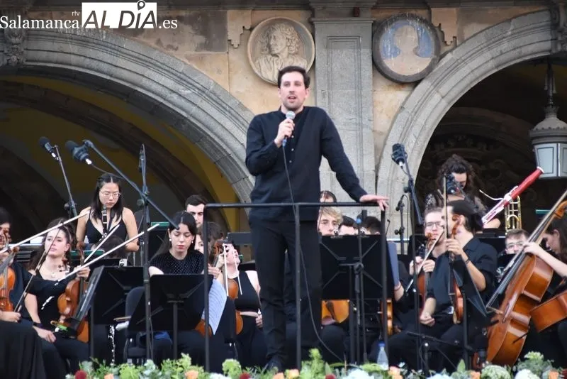 Foto 39 - La Orquesta Sinf&oacute;nica de Castilla y Le&oacute;n Joven deleita a una Plaza Mayor repleta