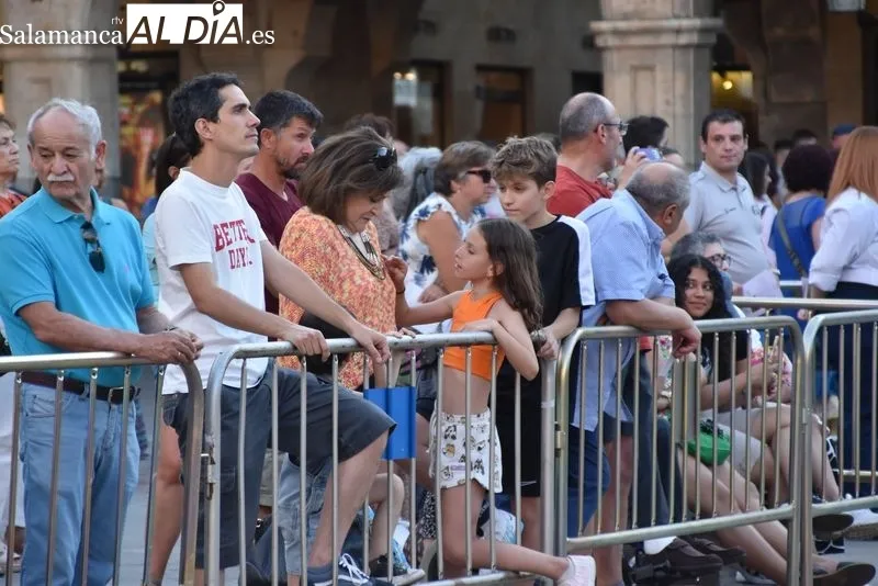 Foto 37 - La Orquesta Sinf&oacute;nica de Castilla y Le&oacute;n Joven deleita a una Plaza Mayor repleta
