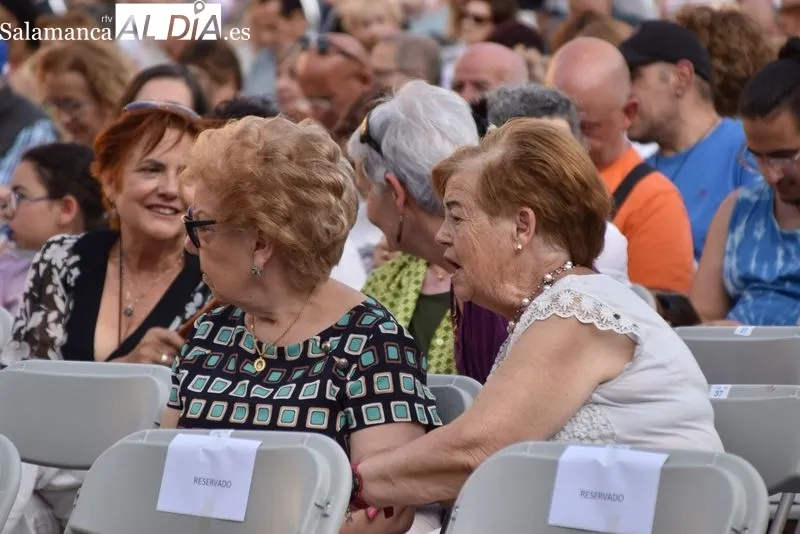 Foto 7 - La Orquesta Sinf&oacute;nica de Castilla y Le&oacute;n Joven deleita a una Plaza Mayor repleta