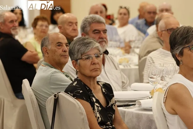Foto 4 - Amplia representaci&oacute;n del PSOE mirobrigense en el encuentro con Zapatero en Salamanca