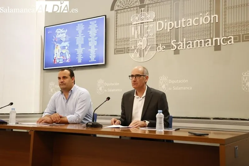 Presentación del programa Noches de Cultura 2023 con el presidente de la Diputación de Salamanca, Javier Iglesias, junto al diputado de Cultura, David Mingo. Foto de David Sañudo