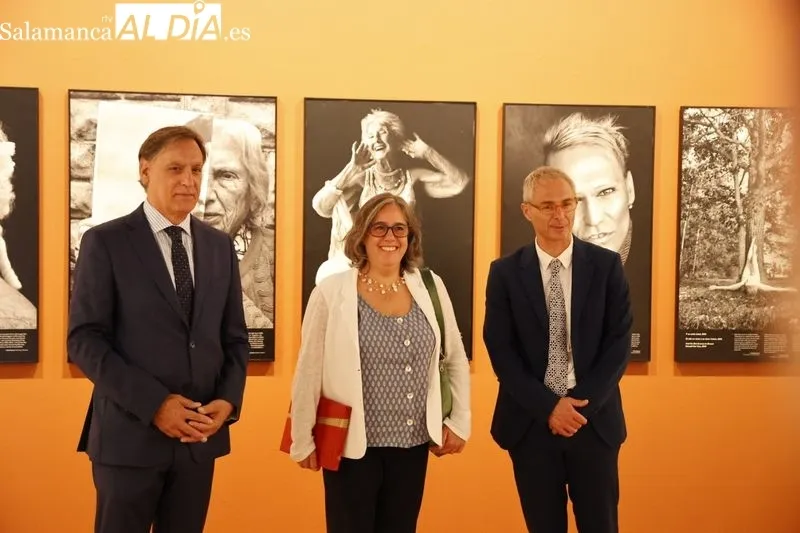 Inauguración de la exposición fotográfica “Puntos de vista”, en la Sala Cielo de Salamanca, en el Patio de Escuelas Menores. Foto de David Sañudo