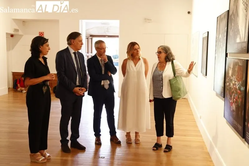 Inauguración de la exposición fotográfica “Puntos de vista”, en la Sala Cielo de Salamanca, en el Patio de Escuelas Menores. Foto de David Sañudo