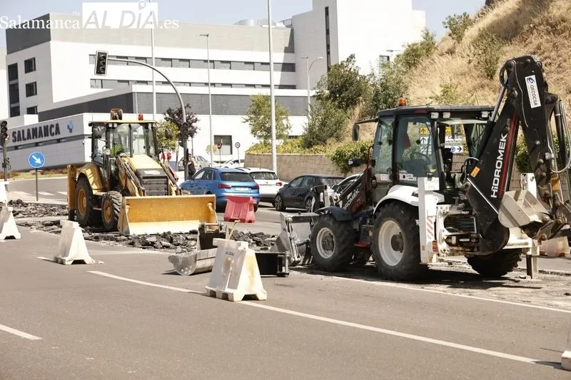 Obras del nuevo carril bici cerca del Hospital. Foto de David Sañudo
