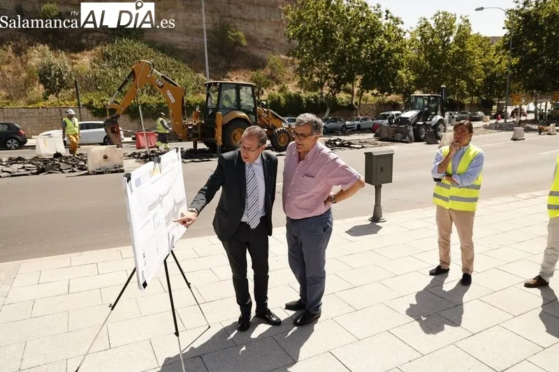 Obras del nuevo carril bici cerca del Hospital. Foto de David Sañudo