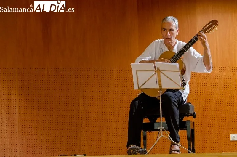 Recital poético y musical en memoria del barrio de Buenos Aires, celebrado en el Centro Municipal de la plaza Trujillo. Foto de Carmen Borrego