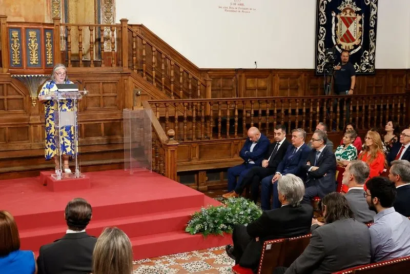 Acto en la Universidad de Alcalá de Henares para la entrega a la salmantina Ana Fernández-Sesma del VI Galardón Camino Real. Foto Casa Real