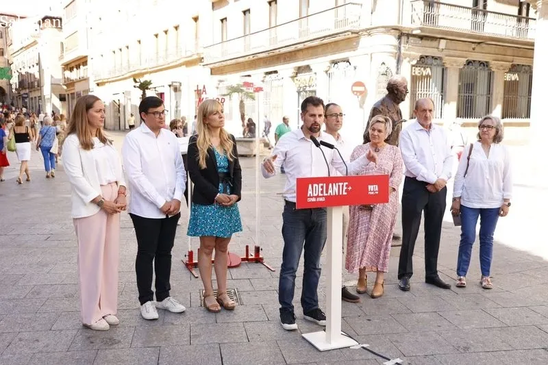 Visita de Luis Tudanca para apoyar la campaña del PSOE en Salamanca. Foto de David Sañudo