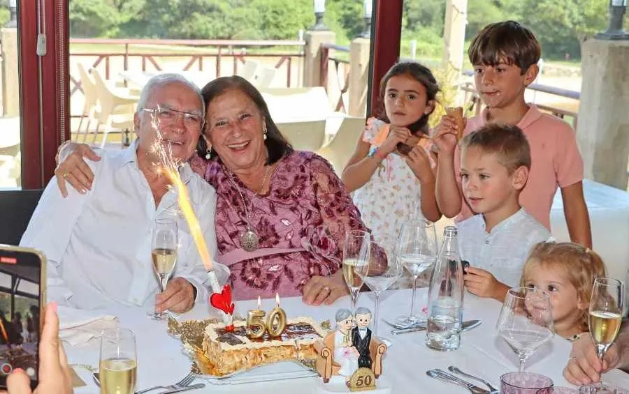 Foto 2 - Teo Garz&oacute;n y Mar&iacute;a del Carmen Maldonado celebran sus Bodas de Oro