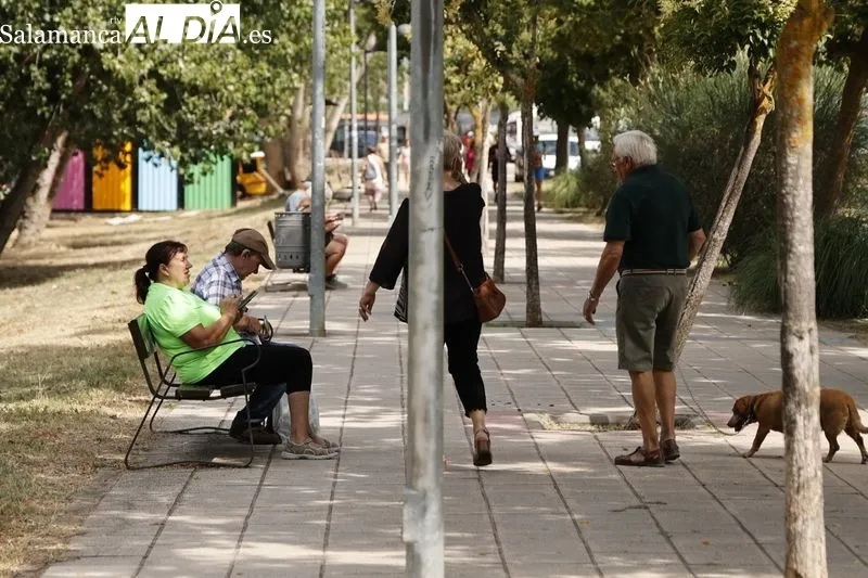 Los salmantinos disfrutan del domingo a pesar del calor | FOTOS: David Sañudo 