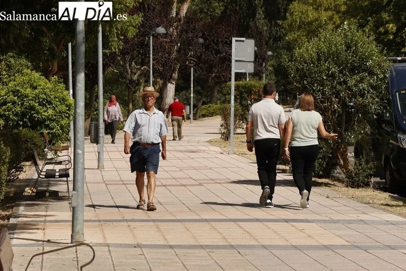 Los salmantinos disfrutan del domingo a pesar del calor | FOTOS: David Sañudo 