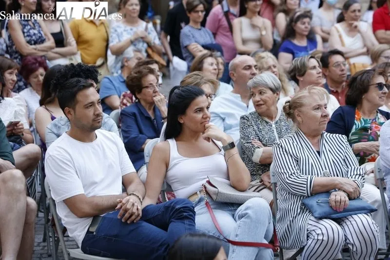 Foto 4 - Ni&ntilde;os y mayores disfrutan de EduLogic y su representaci&oacute;n &lsquo;Cucurruc&uacute; paloma (y la pelirroja &iquest;qu&eacute;?)&rsquo;