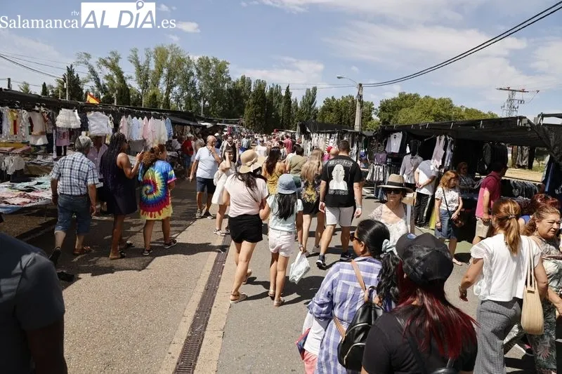 Los salmantinos disfrutan del domingo a pesar del calor | FOTOS: David Sañudo 