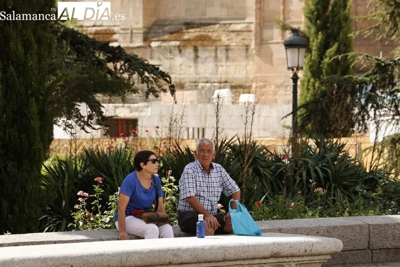 Los salmantinos disfrutan del domingo a pesar del calor | FOTOS: David Sañudo 