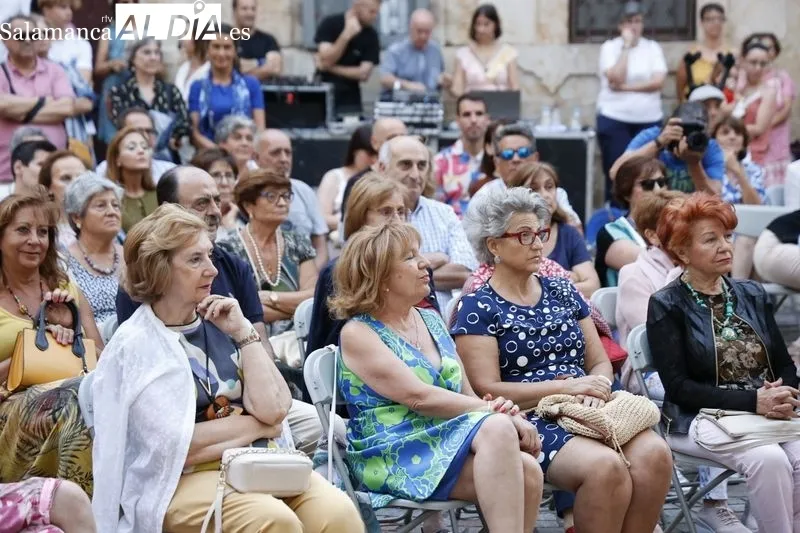 Foto 5 - Ni&ntilde;os y mayores disfrutan de EduLogic y su representaci&oacute;n &lsquo;Cucurruc&uacute; paloma (y la pelirroja &iquest;qu&eacute;?)&rsquo;