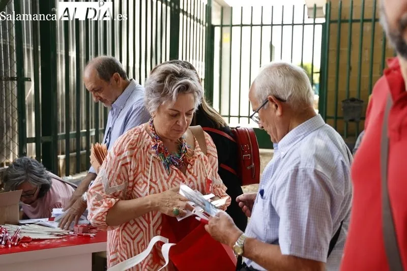 Los partidos se acercan hasta el rastro en plena campaña electoral | FOTOS: David Sañudo 