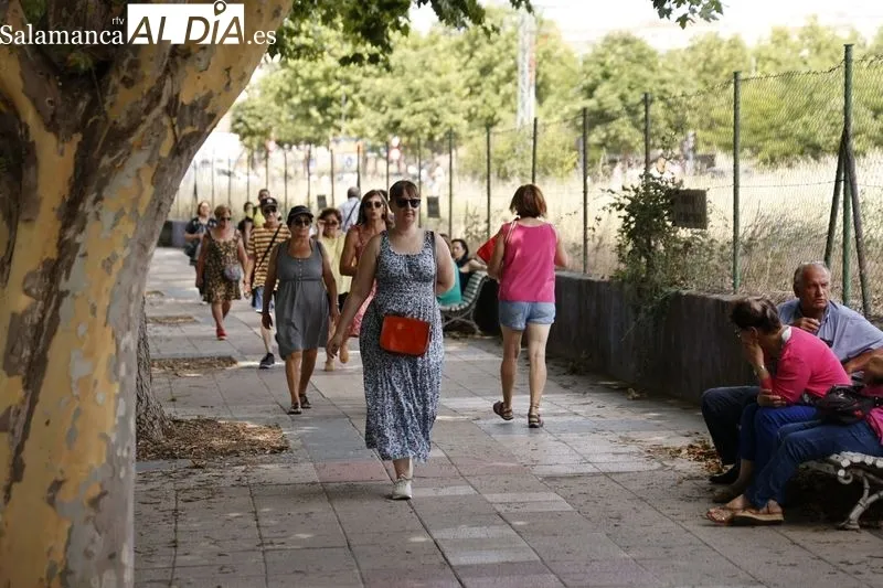 Los salmantinos disfrutan del domingo a pesar del calor | FOTOS: David Sañudo 