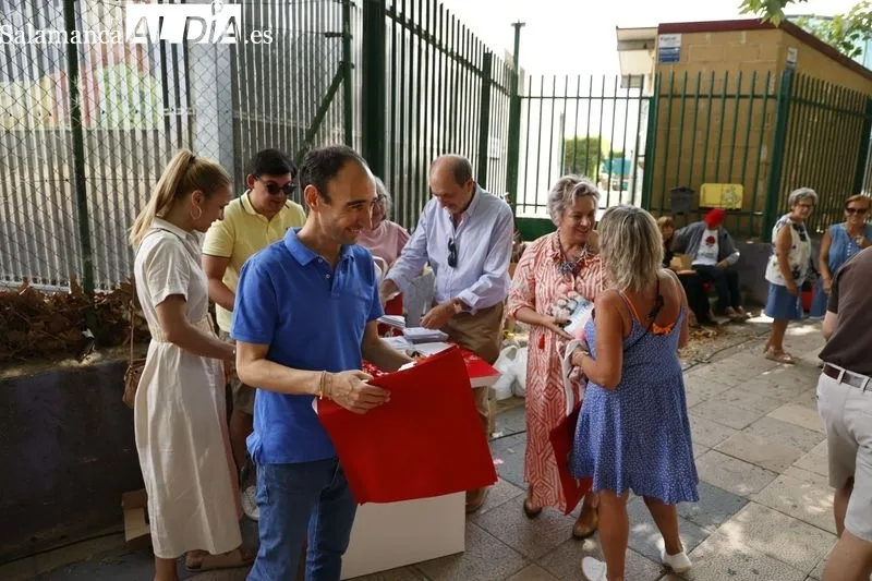 Los partidos se acercan hasta el rastro en plena campaña electoral | FOTOS: David Sañudo 