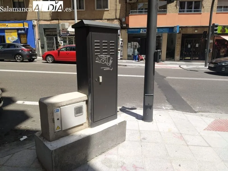 Semáforo instalado en la avenida de Portugal 144, que aún no está activo. Foto de David Sañudo