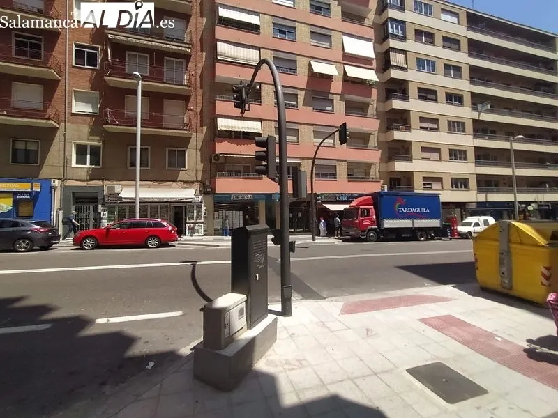 Semáforo instalado en la avenida de Portugal 144, que aún no está activo. Foto de David Sañudo
