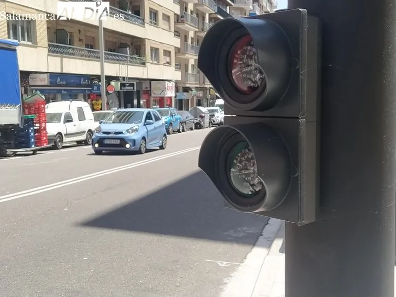 Semáforo instalado en la avenida de Portugal 144, que aún no está activo. Foto de David Sañudo