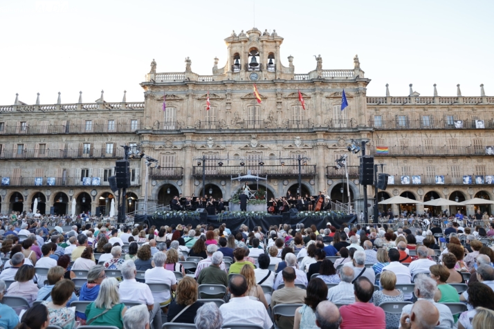 El Concierto de la Banda Municipal de Música ameniza la noche en la Plaza Mayor