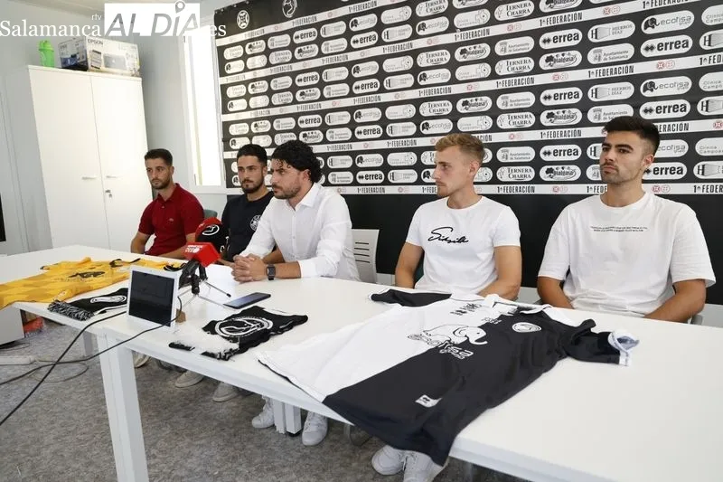Presentación de Manu Ramírez, Camus, Iván Martínez y Erik Ruiz como nuevos jugadores de Unionistas de Salamanca. Foto de David Sañudo