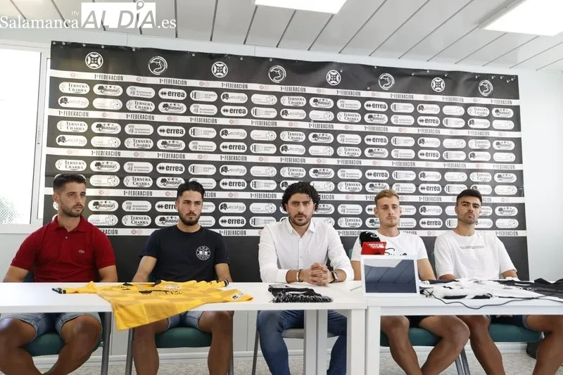 Presentación de Manu Ramírez, Camus, Iván Martínez y Erik Ruiz como nuevos jugadores de Unionistas de Salamanca. Foto de David Sañudo