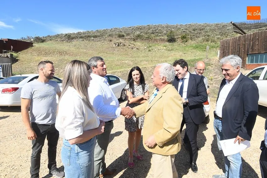 Foto 6 - Santonja alaba a los Ayuntamientos que han mantenido &ldquo;la catedral del Arte Paleol&iacute;tico al aire libre&rdquo;