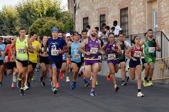 Héctor Rodríguez y Esther Cruz se llevan la XIV Carrera Popular de Villar de Gallimazo