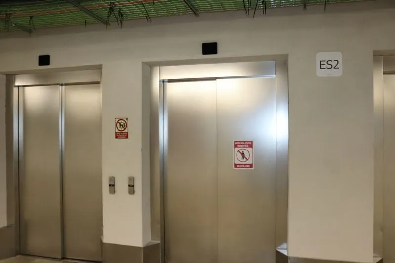 Foto 6 - El Hospital de Salamanca utiliza robots para su log&iacute;stica interna