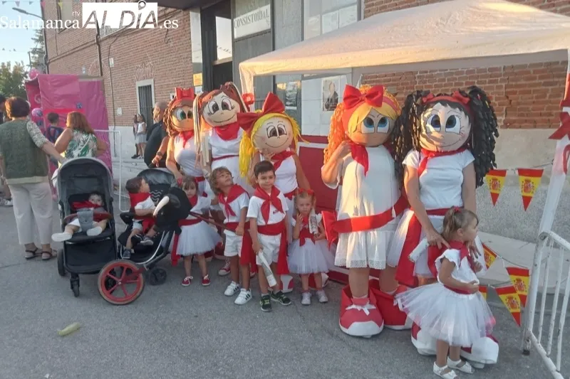 Las peñas de Aldeaseca dan la bienvenida a las fiestas en honor a la Virgen de la Asunción