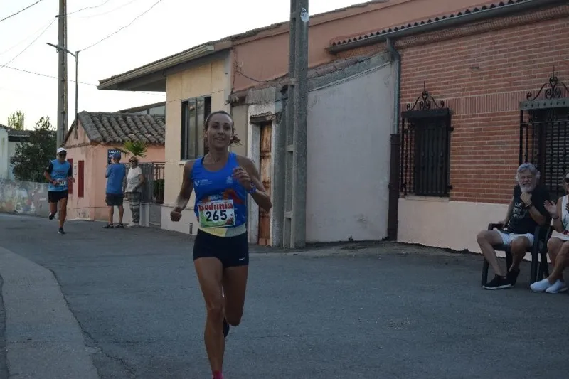 Foto 2 - H&eacute;ctor Rodr&iacute;guez y Esther Cruz se llevan la XIV Carrera Popular de Villar de Gallimazo